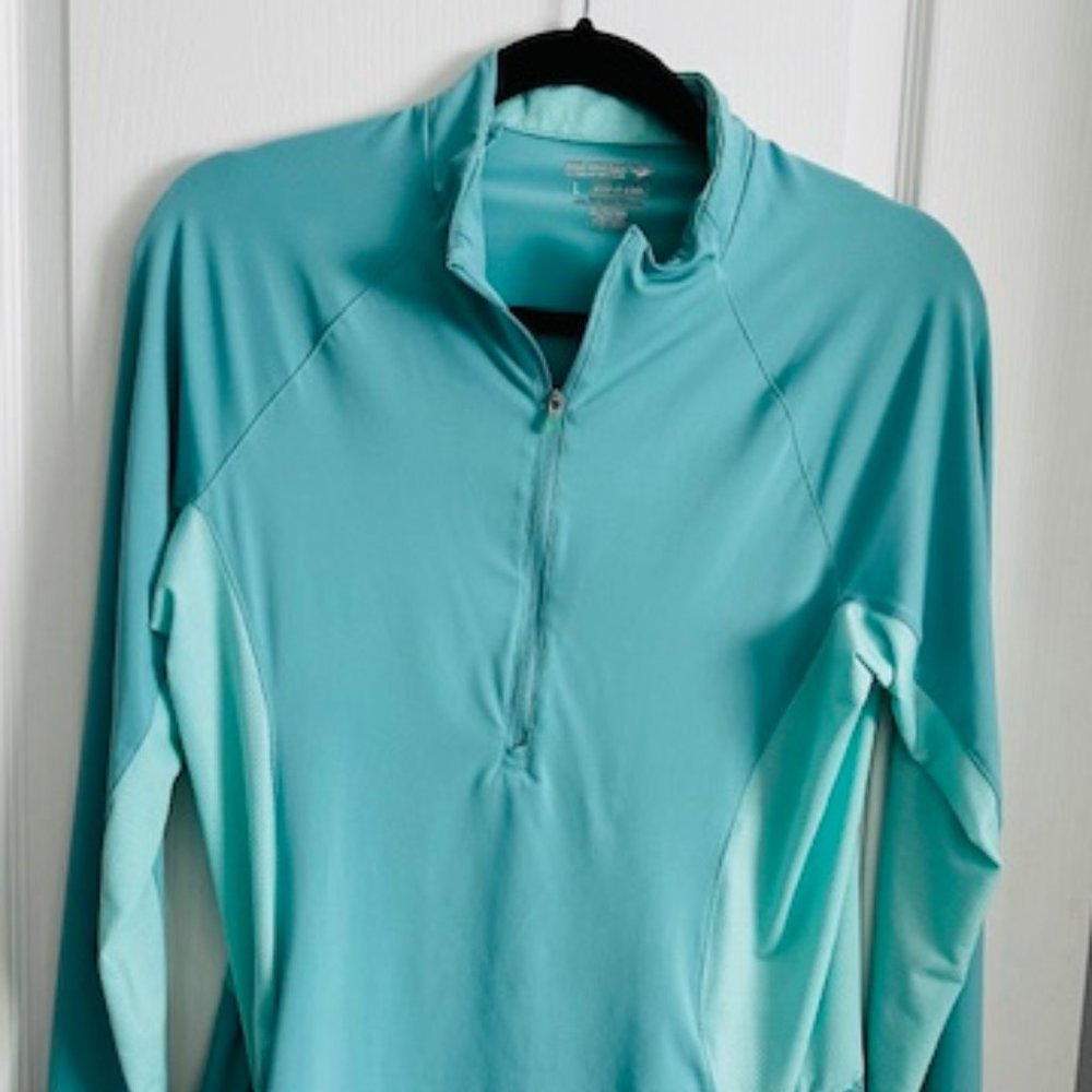 REEL LEGEND - WOMENS Athletic Top- 3 quarter zip front Size Large -